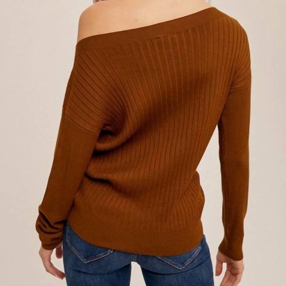 Hem & Thread Ruched Drawstring Asymetrical Sweater - Picture 3 of 10